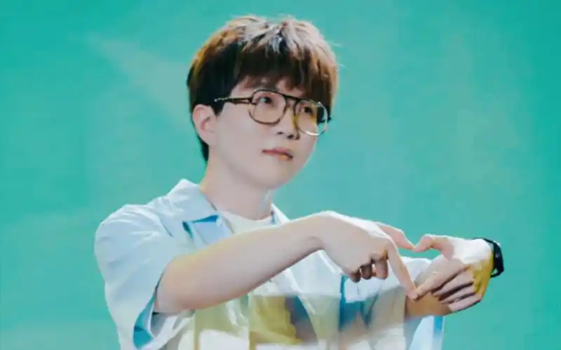 不可错过的毛不易比心表情包 可爱五连拍 日常怼粉丝,哈哈哈哈哈