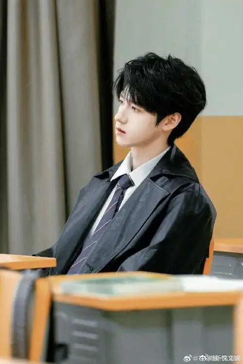 朱志鑫皮衣自拍有一整个给我帅拥了