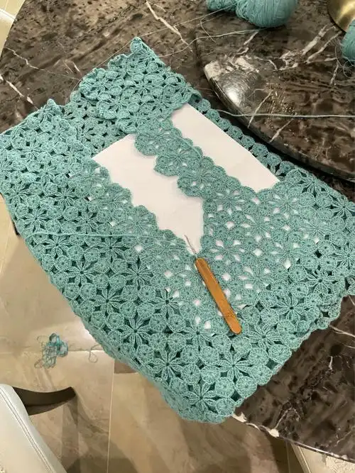 铜钱花钩编的羊毛衫