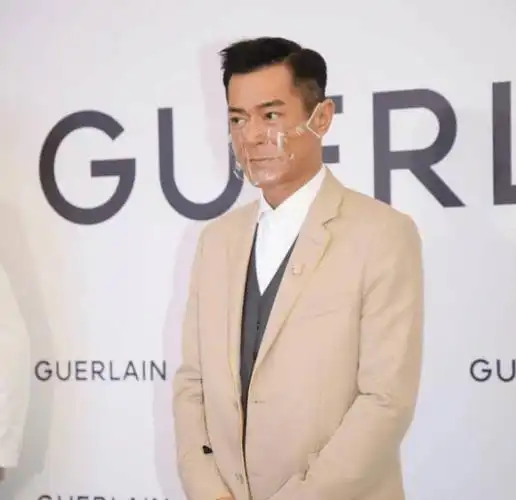 50岁古天乐自曝断食多年每天只吃一餐皮肤紧致身材挺拔