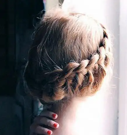 展现优雅气质的欧美复古盘发发型示范(图)