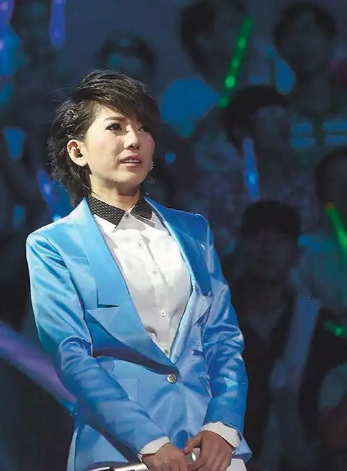 快乐女声16日晚"大结局" 哈尔滨女孩刘忻获季军