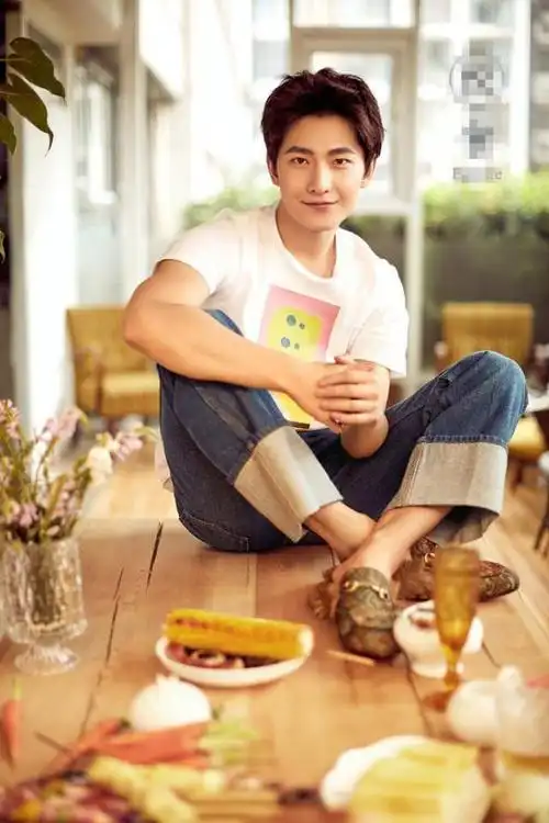 杨洋这颜值也是够高的,穿清爽装扮好撩人,总是让人百看不厌!