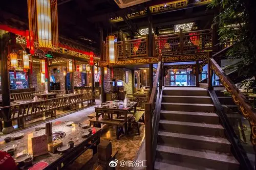 网红小龙坎老火锅第二家店中大街店7月18日试营业