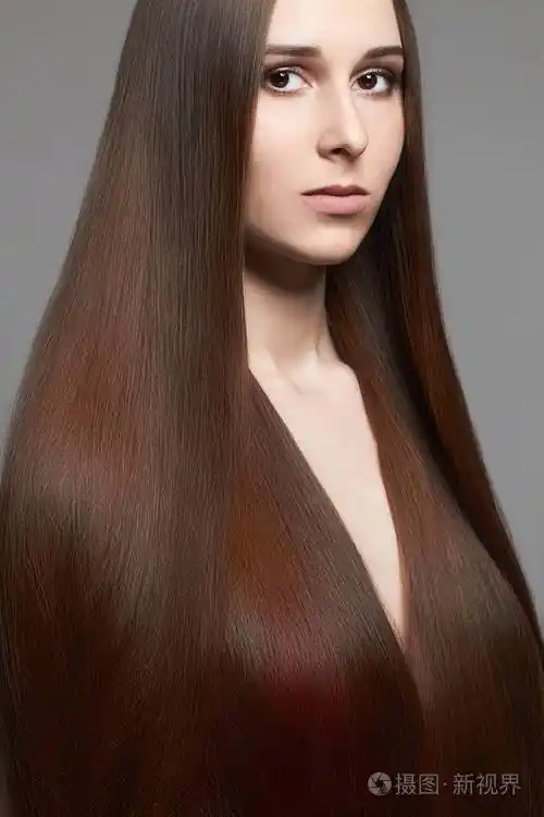 长头发美丽的年轻女子照片-正版商用图片0dv6gt-摄图新视界