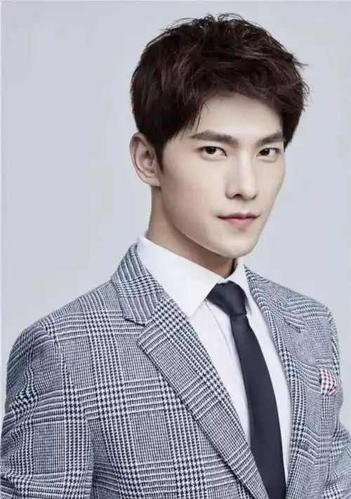 再有就是古力娜扎,一直招黑体质,虽然没有做什么不可原谅的事情,但是