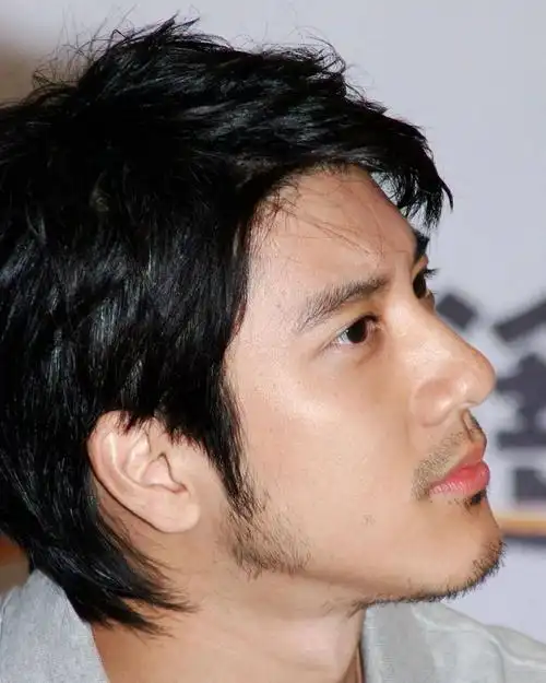 44岁的王力宏晒出新照,网友直呼差点认不出来