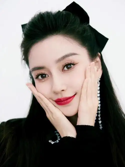 杨颖,惊艳迷人,甜美可爱的写真!