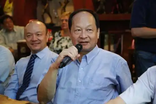 著名经济学家丁一凡