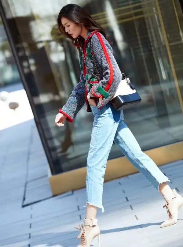 刘雯最新街拍大片 气质出众如沐春风_明星街拍_女模网