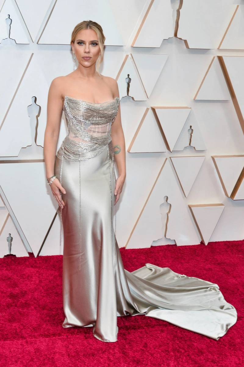 时尚视野|那些奥斯卡红毯"战袍",记录了近一个世纪的时尚回忆录