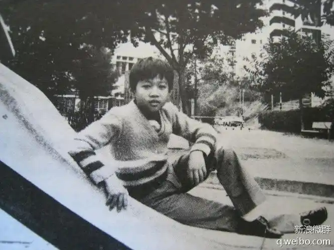 beyond图片之儿时家驹