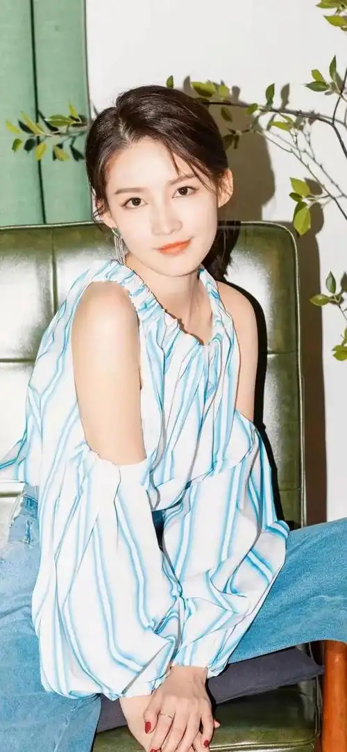 李沁,1990年9月27日出生于江苏省苏州市昆山市巴城镇