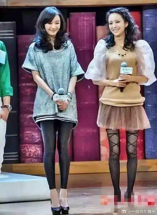 杨幂和佟丽娅,零几年的穿搭真土啊!#杨幂