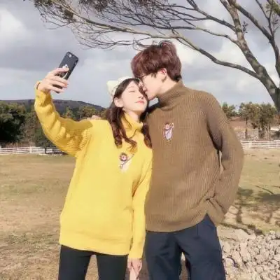 一男一女甜蜜秀恩爱亲吻头像