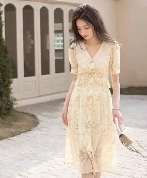 "碎花裙"一穿就土?学会这3个心机小技巧,又美又温柔,巨好看