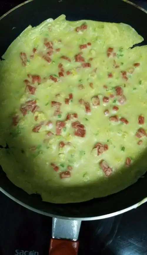 早餐鸡蛋香肠饼的做法