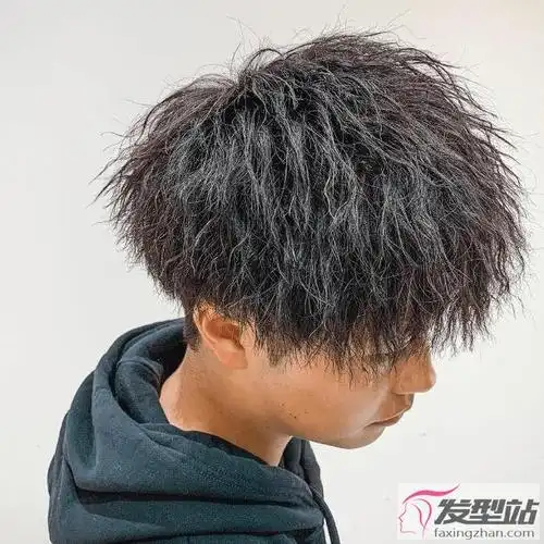 最潮的男生烫发推荐 渣男锡纸烫时尚酷盖的本命发型