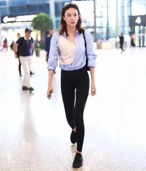 "中国腿精"张蓝心,出门只穿条打底裤,但三角区缝拉链丑爆了!