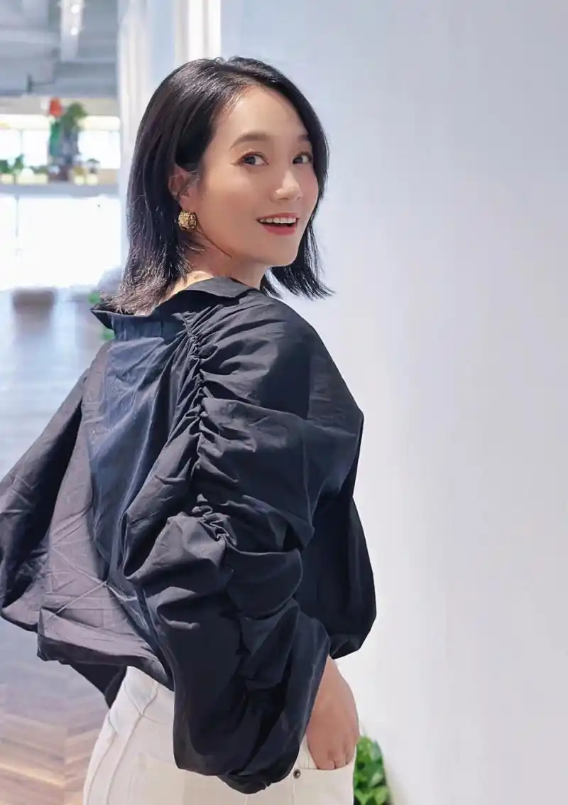 朱丹分享近照,气色变得好多了,不带孩子果然精气神就提起来了.