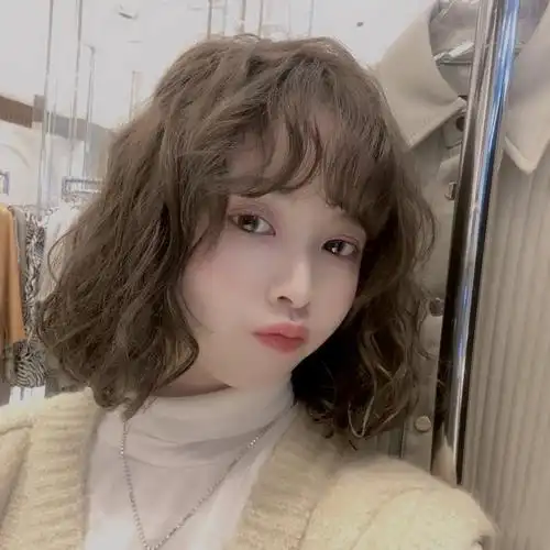 短发女生烫法式卷发真的太减龄太甜美啦,卷发图片,发型图片