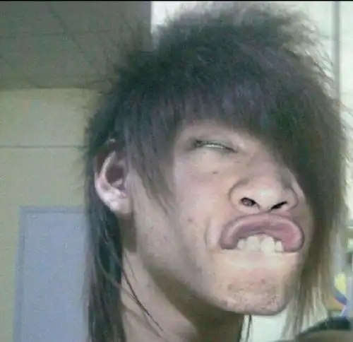 对他第一印象 如何?感觉他的职业是什么?大约多少岁了,实在是 纠结