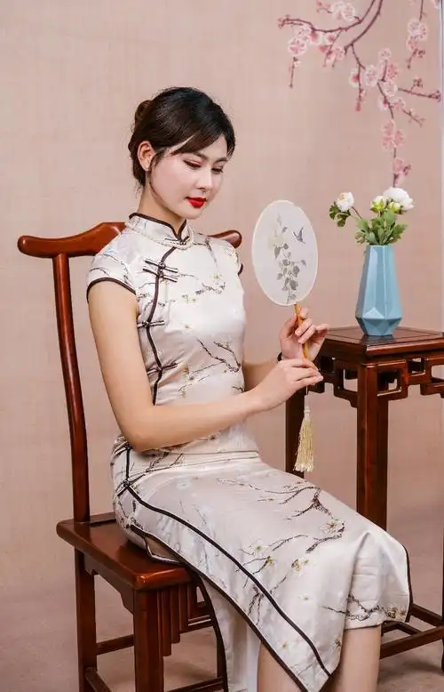 《穿旗袍女人的魅力》.出镜:晓垄.摄影制作:弄潮.