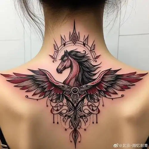 今日纹身图案分享    女生后背纹身    #纹身分享##女生纹身##纹身