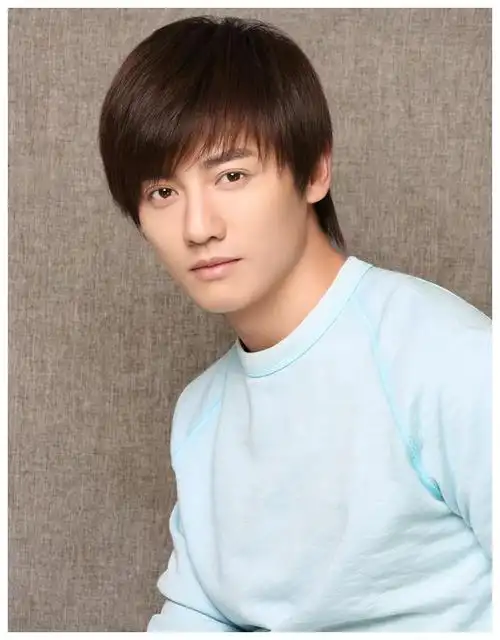 18岁初登演艺圈才华横溢颜值高却因独特姓名受冷遇