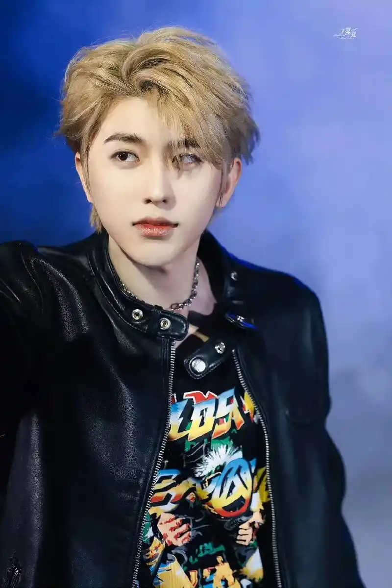 我的爱意绝不是暂时的,你在它就在#蔡徐坤 #黄明昊 #范丞丞 - 抖音