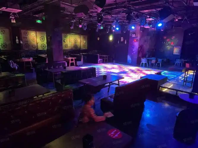 【4图】优享 水木花都东门临街营业中蓝贝壳酒吧对外转让,伊犁伊宁市