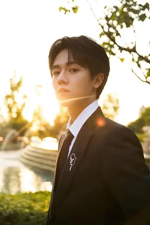 张耀网剧盛典造型