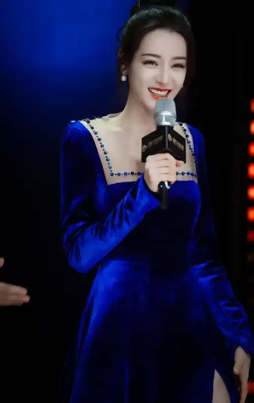 愚人节站姐团建#迪丽热巴2021拾光盛典造型|蓝丝绒(站姐图汇总-|08