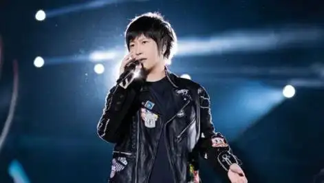 五月天阿信在演唱会表立场:我们中国人来北京一定要吃烤鸭