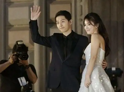 但是还是祝福大表姐和崔始源的身高优势石榴夫妇只想说一句:快结婚!