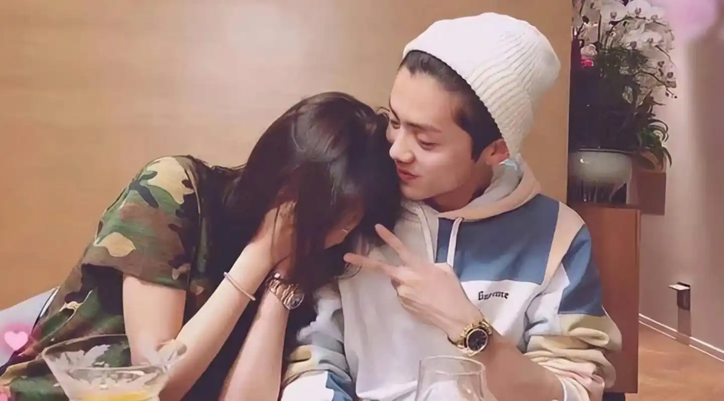 鹿晗关晓彤,凌晨高调发文!