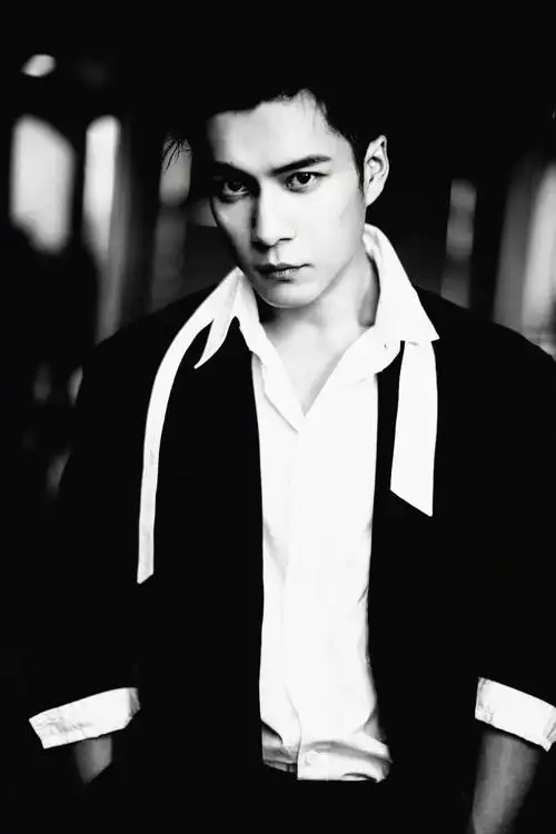 韩东君黑白西装硬朗痞帅时尚图片_布阁拉