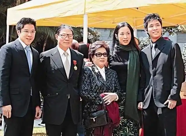 朱玲玲离婚不要霍震霆财产两嫁百亿豪门比梁安琪聪明百倍