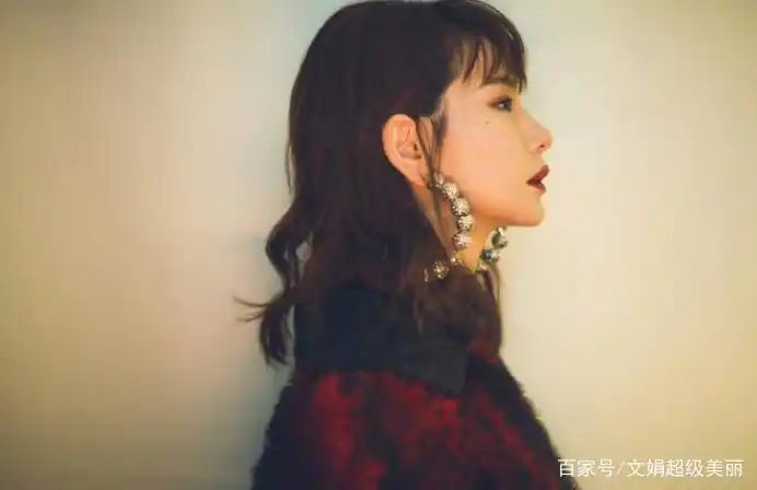 硬照表现力满分的戚薇,喜欢这个有刘海的七哥!