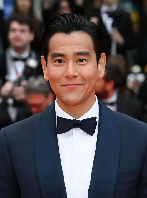 唐嫣戛纳首秀美翻外媒!待遇比巩俐还好,40岁依旧青春貌美