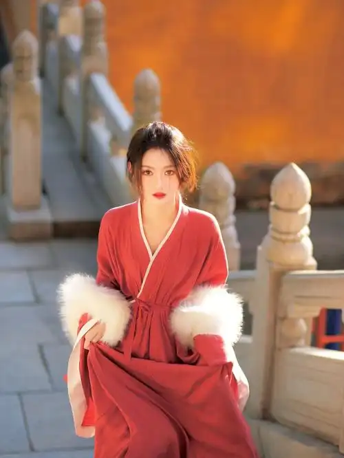 杨超越红衣造型