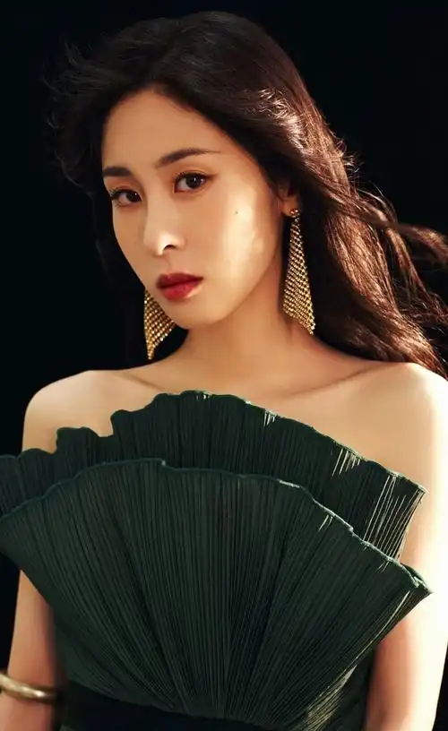 张碧晨高清俏丽美照楚楚动人