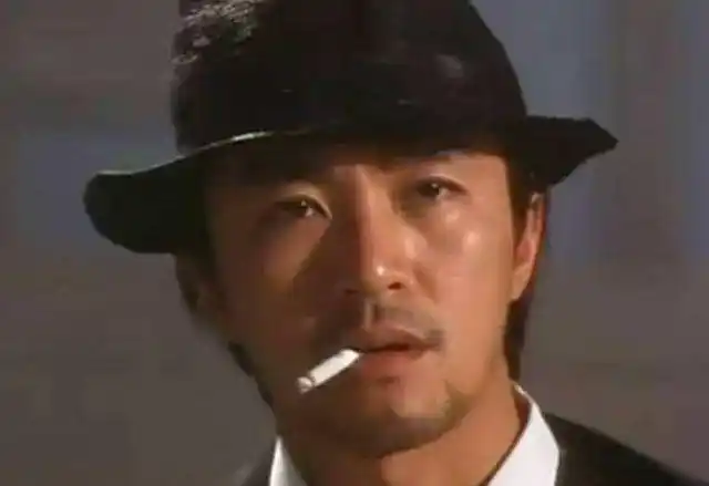 同样是抽烟,梁朝伟演技炸裂,李连杰帅气,网友:一个都学不会