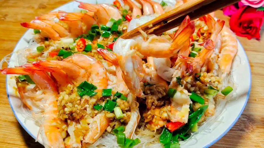 蒜蓉粉丝蒸虾做法,5分钟就能出锅,香味浓郁肉质鲜嫩,营养美味 - 知乎