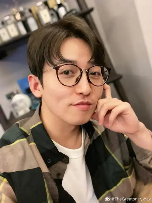 《奔跑吧第五季》已经开播,总导演依然是姚译添,节目上他还跟蔡徐坤