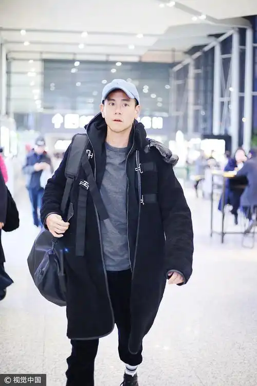 彭于晏机场街拍.  图片来源:图片/视觉中国