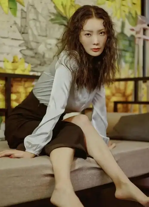 李斯丹妮高清惊艳写真,妩媚动人!__财经头条