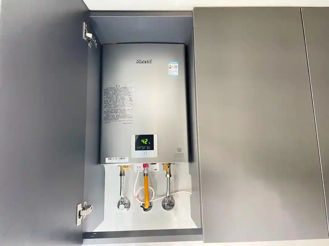 燃气热水器安装.上一条作品炸了锅,担心各种安全隐患,我做的柜 - 抖音
