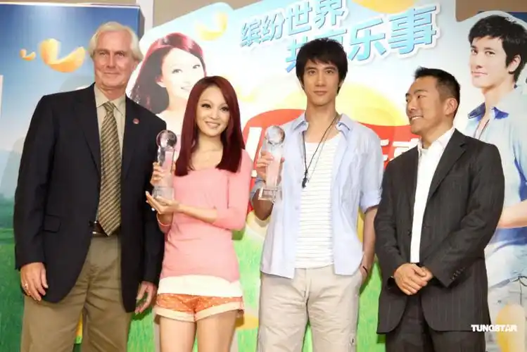 高清组图:张韶涵毛遂自荐 为王力宏拍戏无底线_高清图集_新浪网