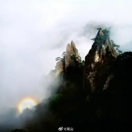 黄山惊现"佛光"奇观 众多游客目睹神奇一幕